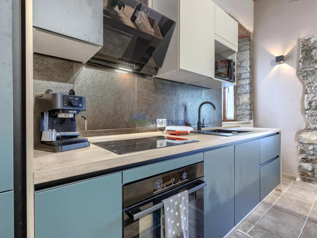 Istra, Oprtalj, hiša v starem mestnem jedru z lepim razgledom