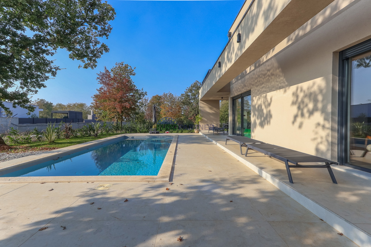 Novogradnja sodobne zasnove 5 km od Poreča, Istra