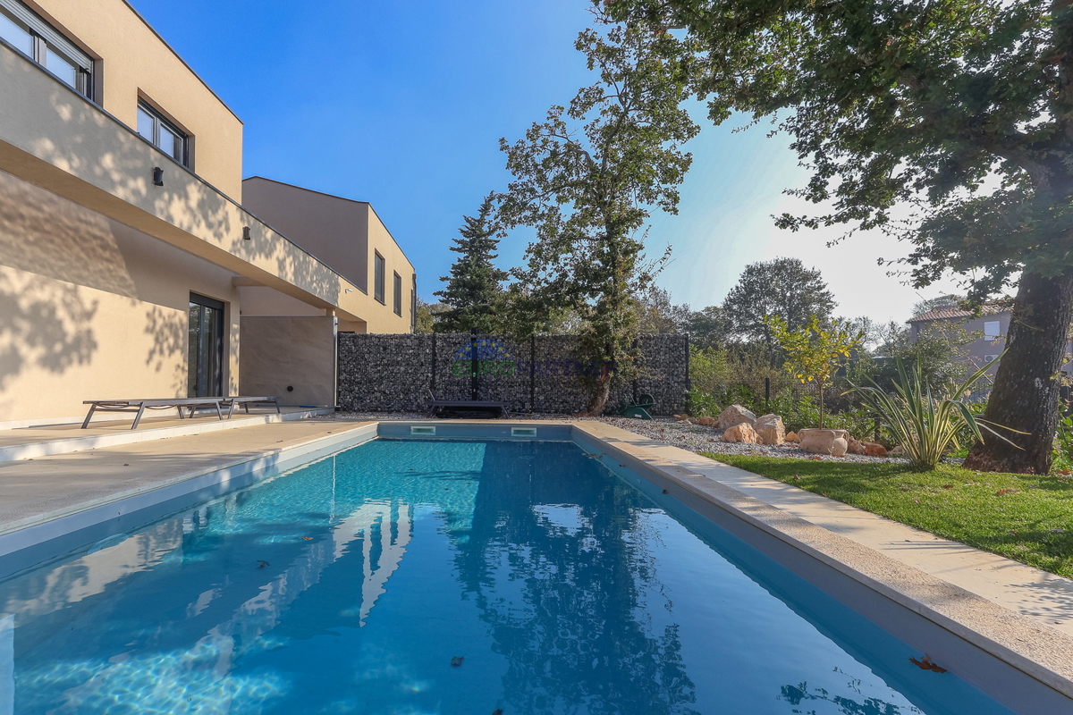 Novogradnja sodobne zasnove 5 km od Poreča, Istra