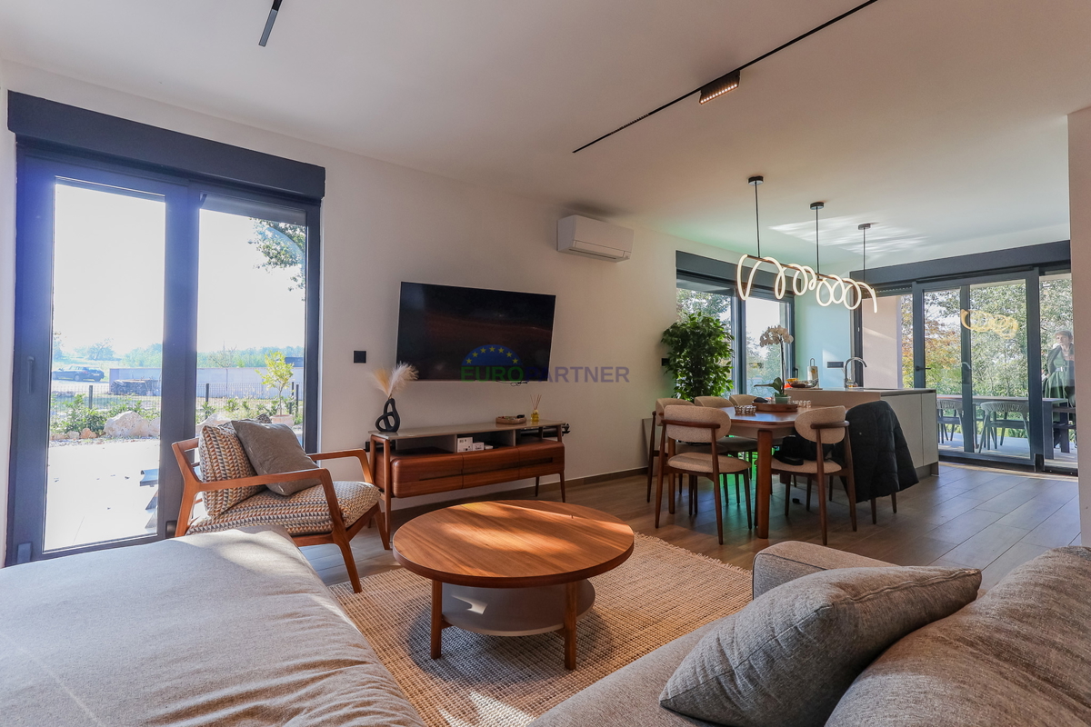 Novogradnja sodobne zasnove 5 km od Poreča, Istra