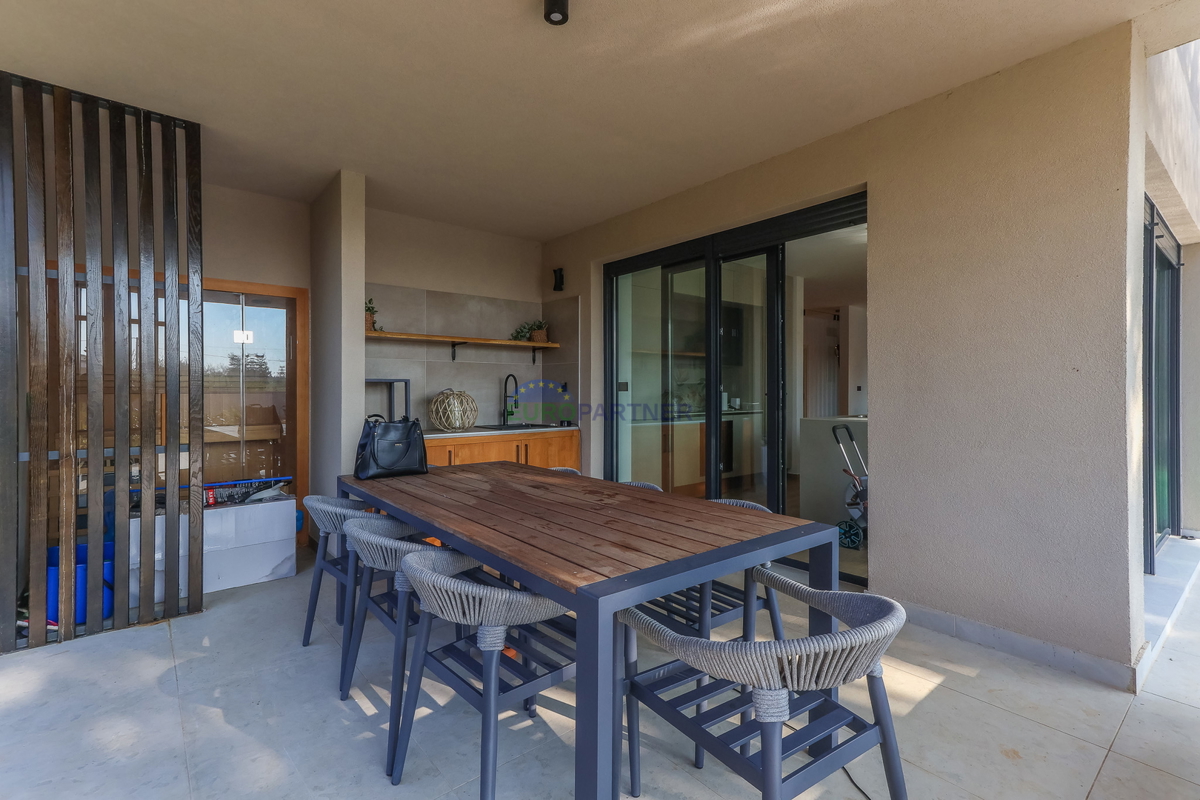 Novogradnja sodobne zasnove 5 km od Poreča, Istra