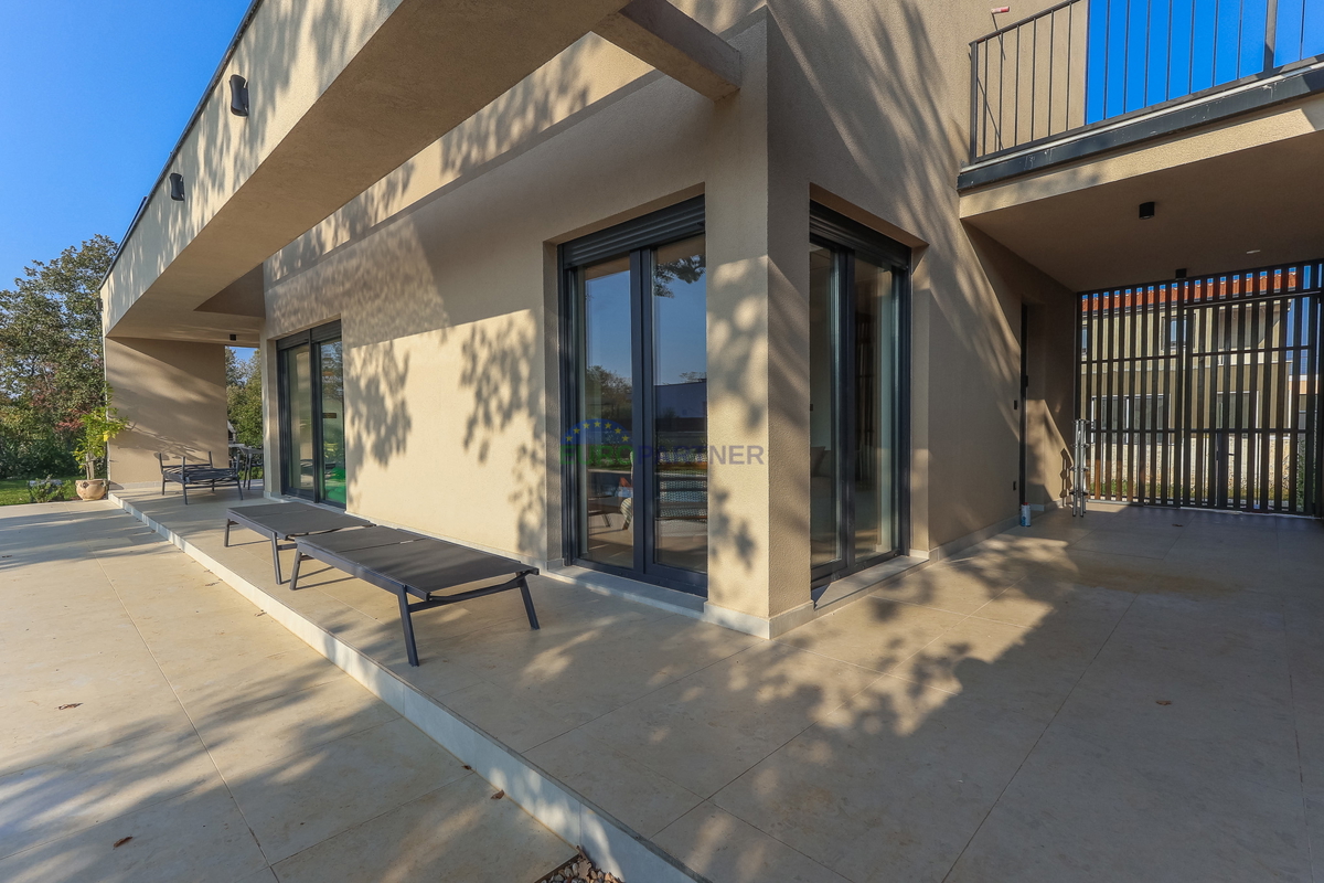 Novogradnja sodobne zasnove 5 km od Poreča, Istra