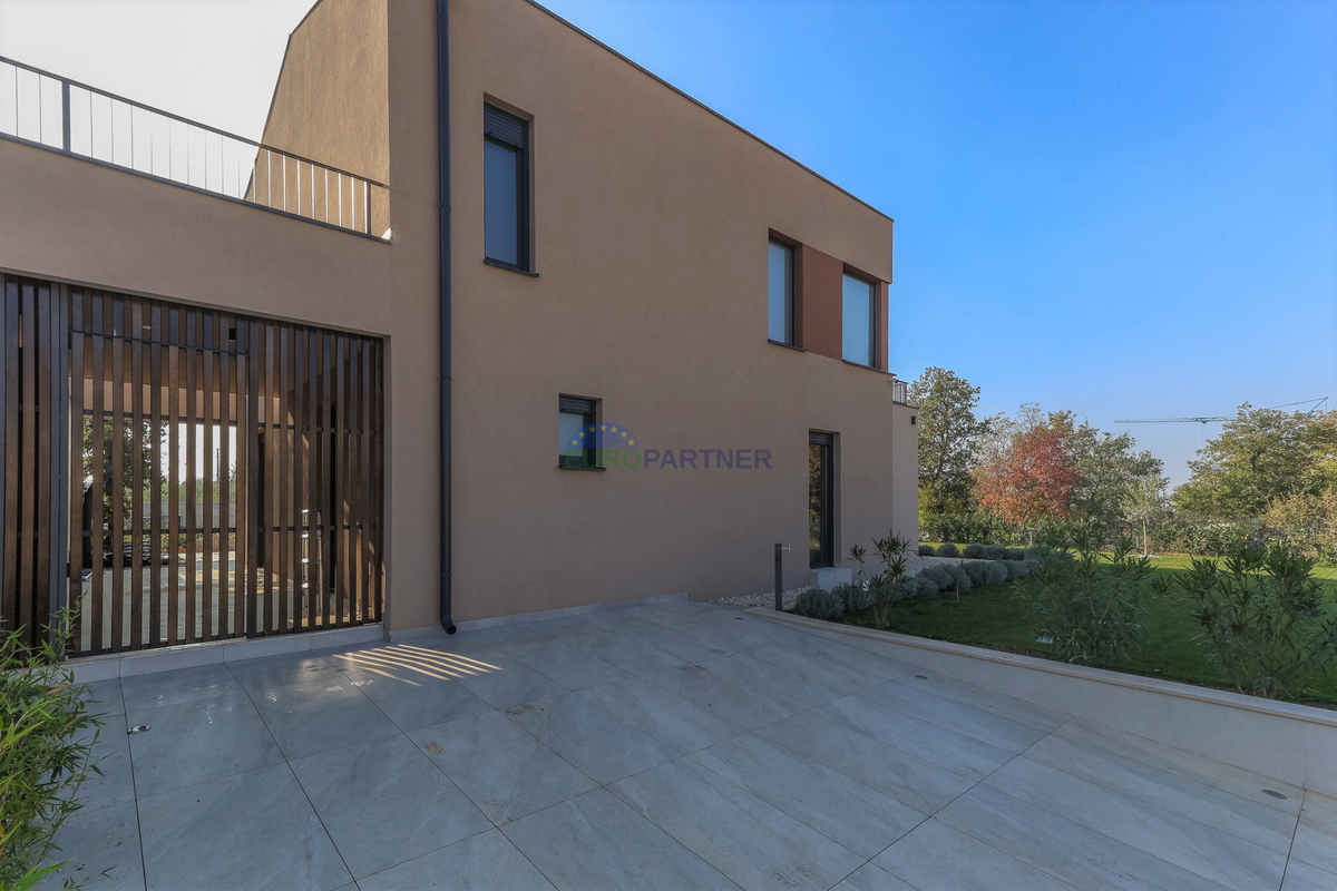 Novogradnja sodobne zasnove 5 km od Poreča, Istra