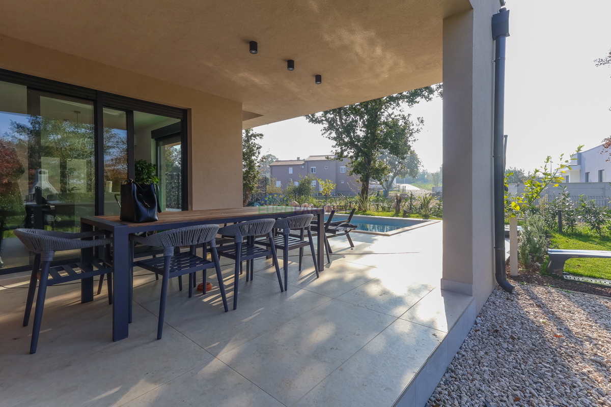 Novogradnja sodobne zasnove 5 km od Poreča, Istra