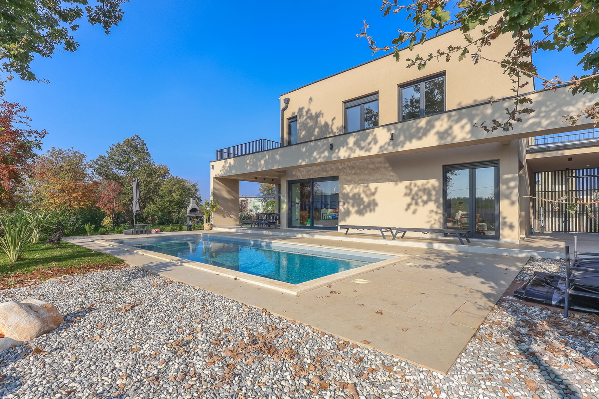 Novogradnja sodobne zasnove 5 km od Poreča, Istra