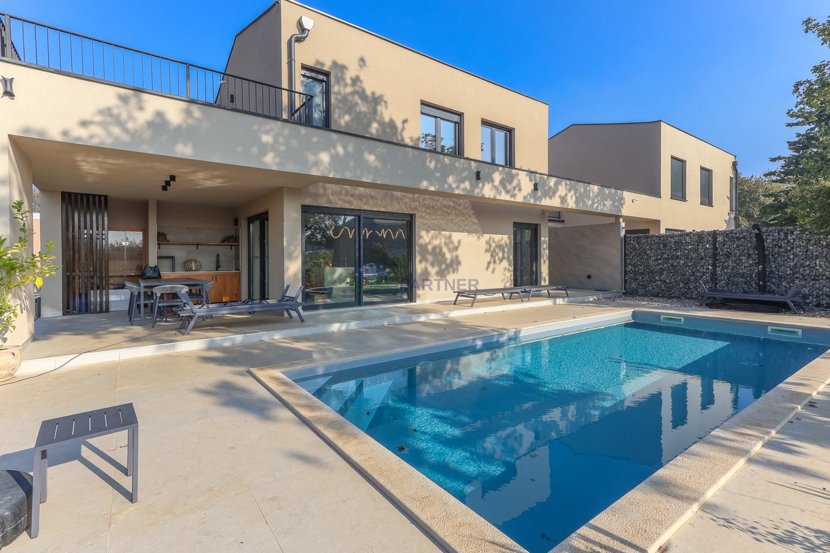 Novogradnja sodobne zasnove 5 km od Poreča, Istra