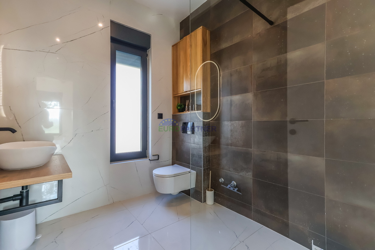 Novogradnja sodobne zasnove 5 km od Poreča, Istra