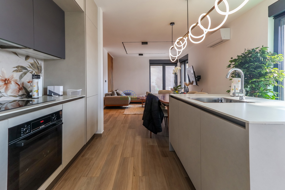 Novogradnja sodobne zasnove 5 km od Poreča, Istra