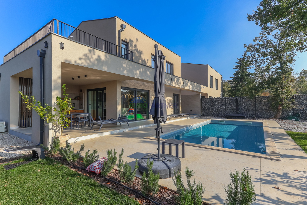 Novogradnja sodobne zasnove 5 km od Poreča, Istra