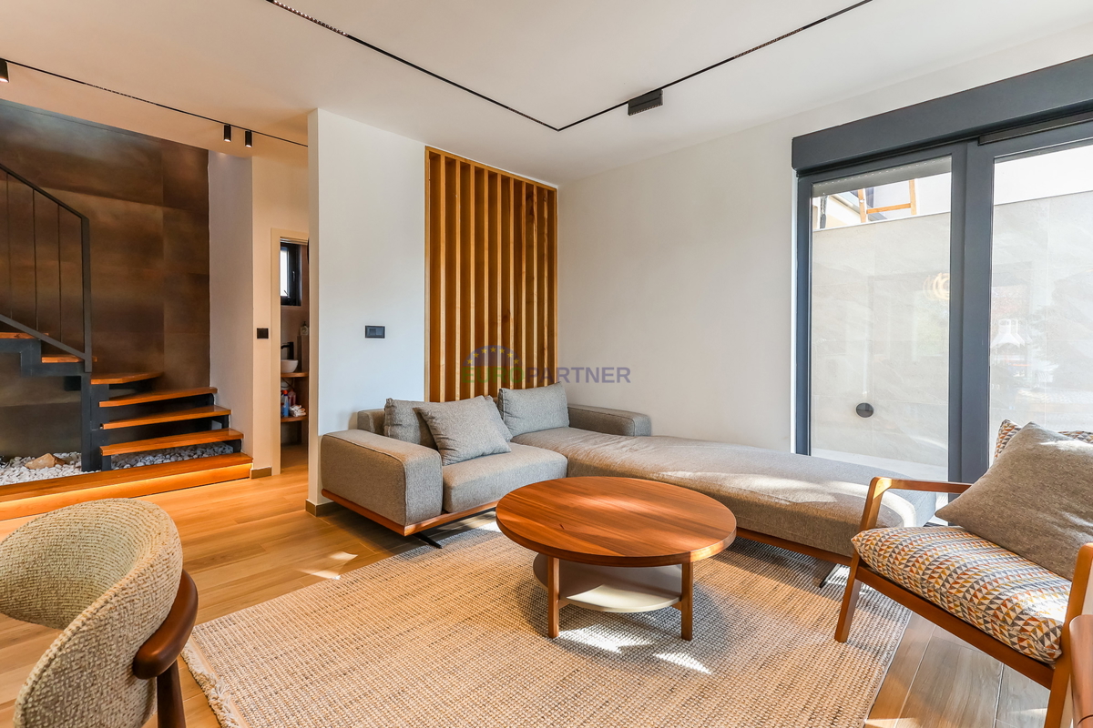 Novogradnja sodobne zasnove 5 km od Poreča, Istra