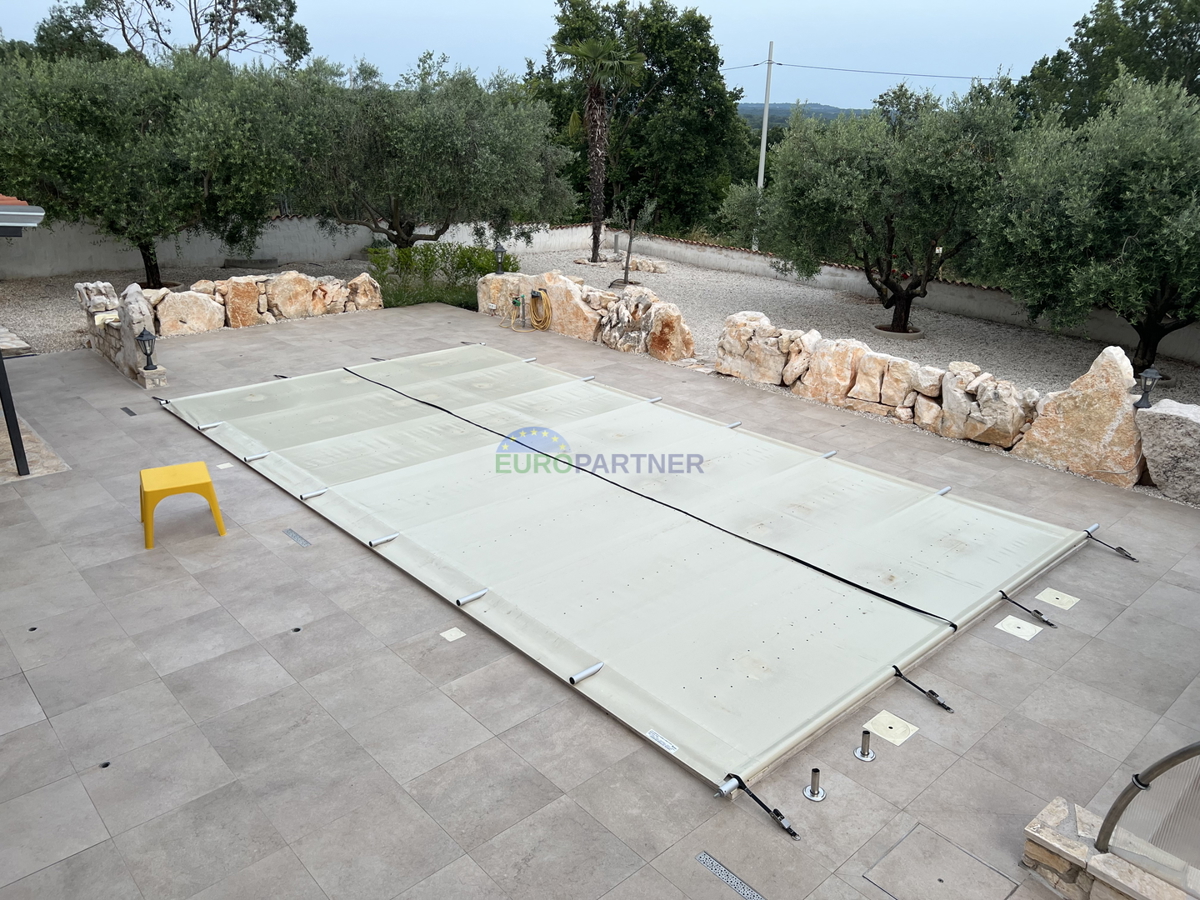 Samostojna hiša z dodatnim stanovanjem in pogledom na morje, Poreč, Istra