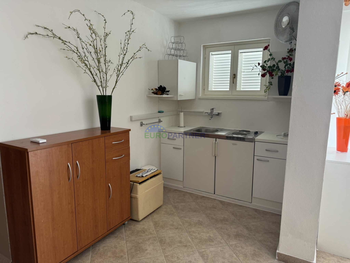 Samostojna hiša z dodatnim stanovanjem in pogledom na morje, Poreč, Istra