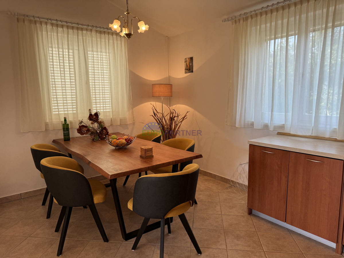 Samostojna hiša z dodatnim stanovanjem in pogledom na morje, Poreč, Istra