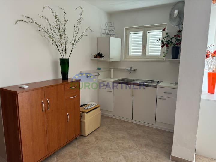 Samostojna hiša z dodatnim stanovanjem in pogledom na morje, Poreč, Istra