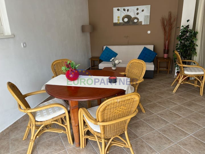 Samostojna hiša z dodatnim stanovanjem in pogledom na morje, Poreč, Istra