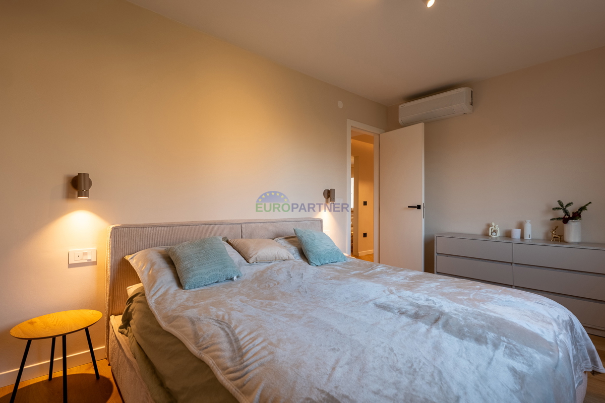 Hiša s 3200 m2 dvorišča! Poreč, 5 km od morja