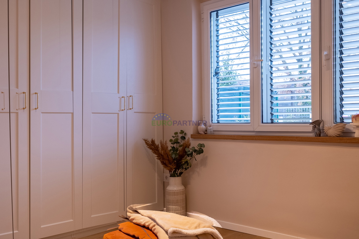 Hiša s 3200 m2 dvorišča! Poreč, 5 km od morja