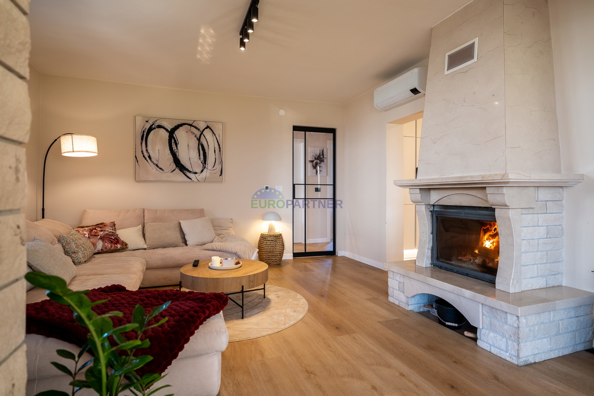 Hiša s 3200 m2 dvorišča! Poreč, 5 km od morja