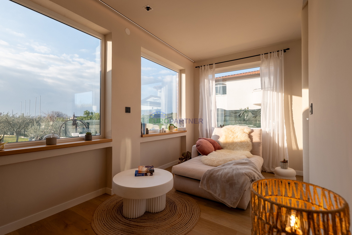 Hiša s 3200 m2 dvorišča! Poreč, 5 km od morja