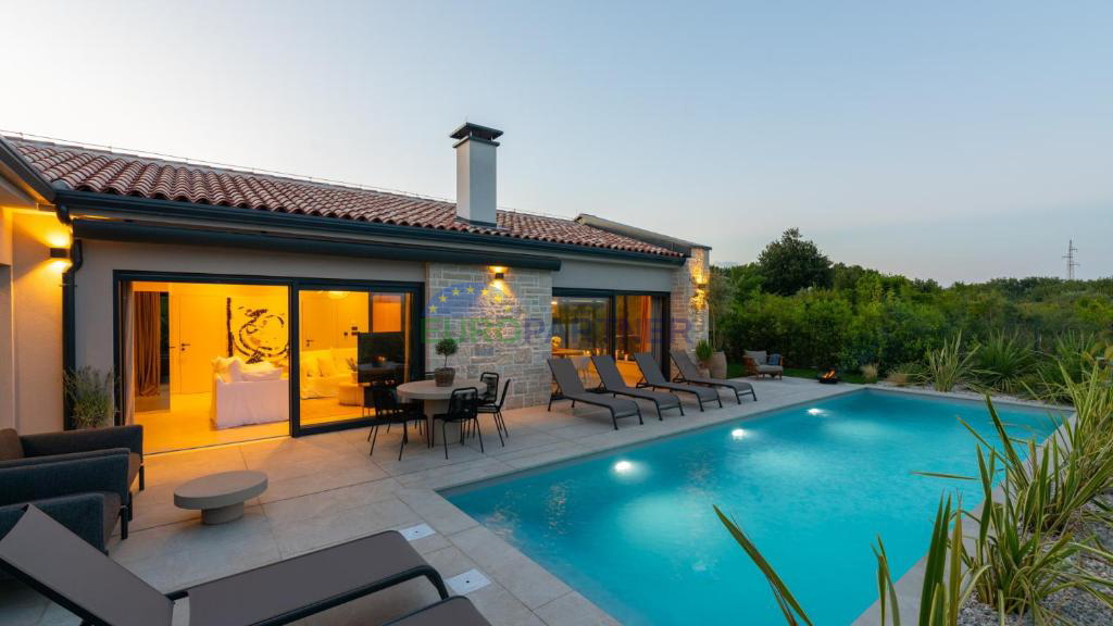 Dizajnerska vila v bližini Poreča, 3 km od morja