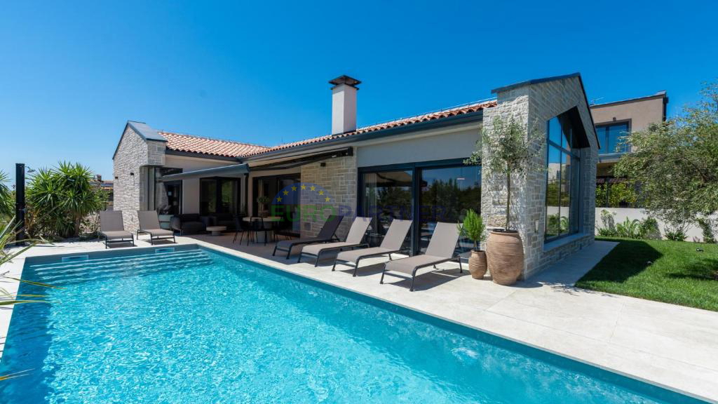 Dizajnerska vila v bližini Poreča, 3 km od morja