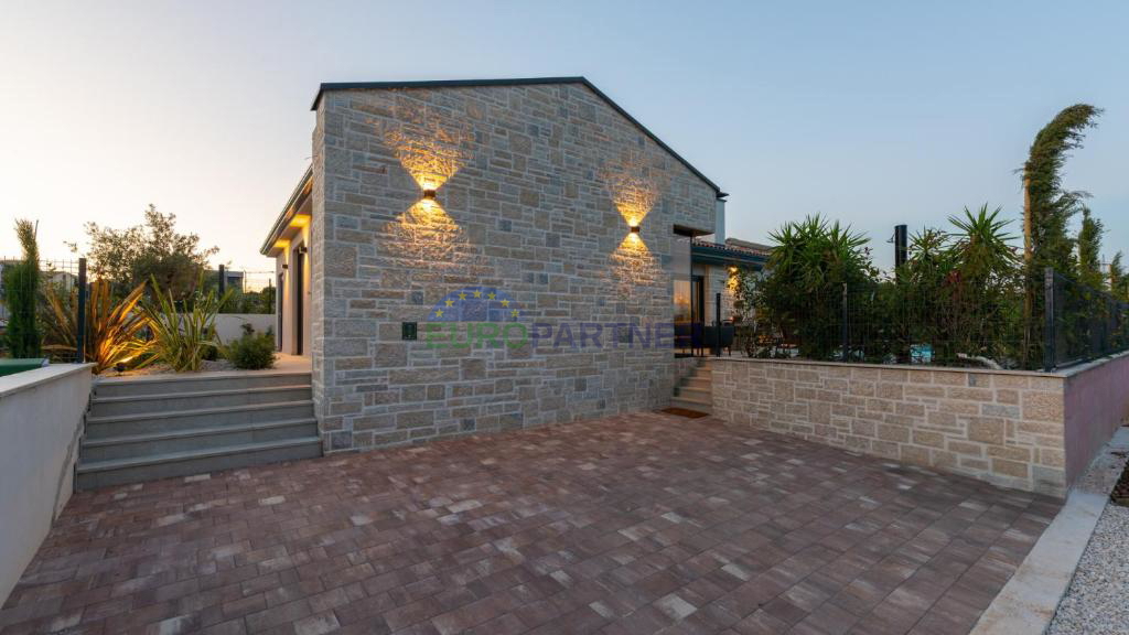 Dizajnerska vila v bližini Poreča, 3 km od morja