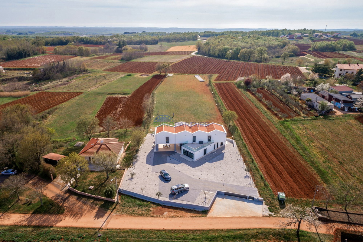 Luksuzna vila s 6000 m2 dvorišča, okolica Poreča