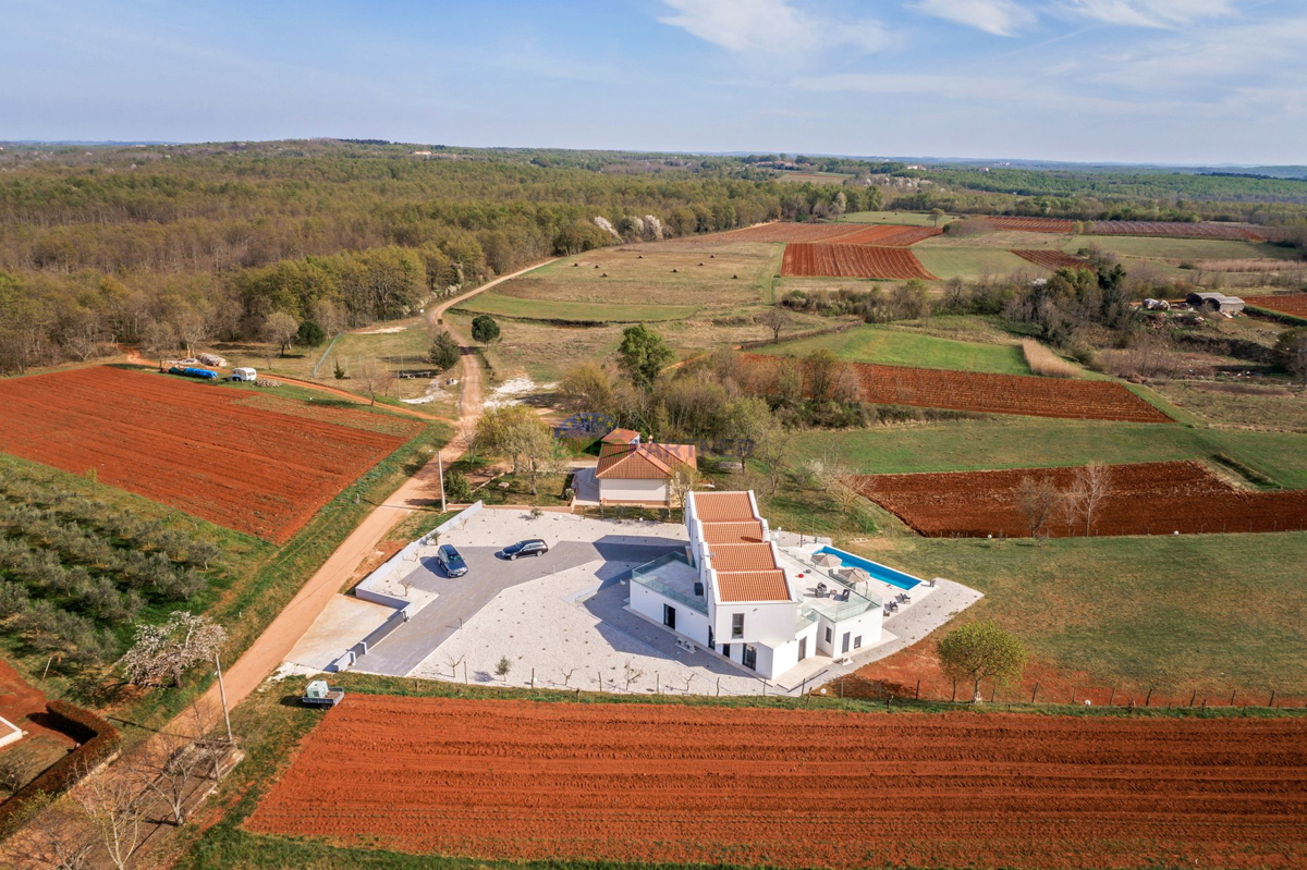 Luksuzna vila s 6000 m2 dvorišča, okolica Poreča