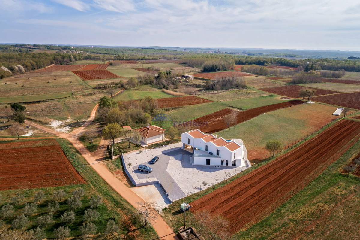 Luksuzna vila s 6000 m2 dvorišča, okolica Poreča