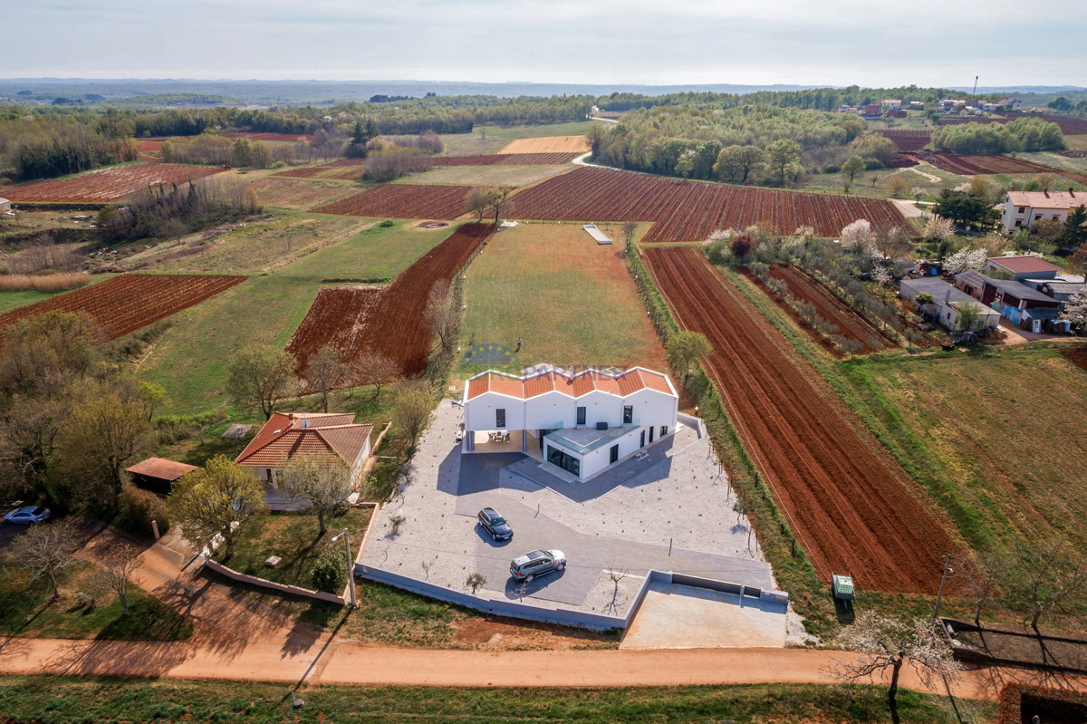 Luksuzna vila s 6000 m2 dvorišča, okolica Poreča