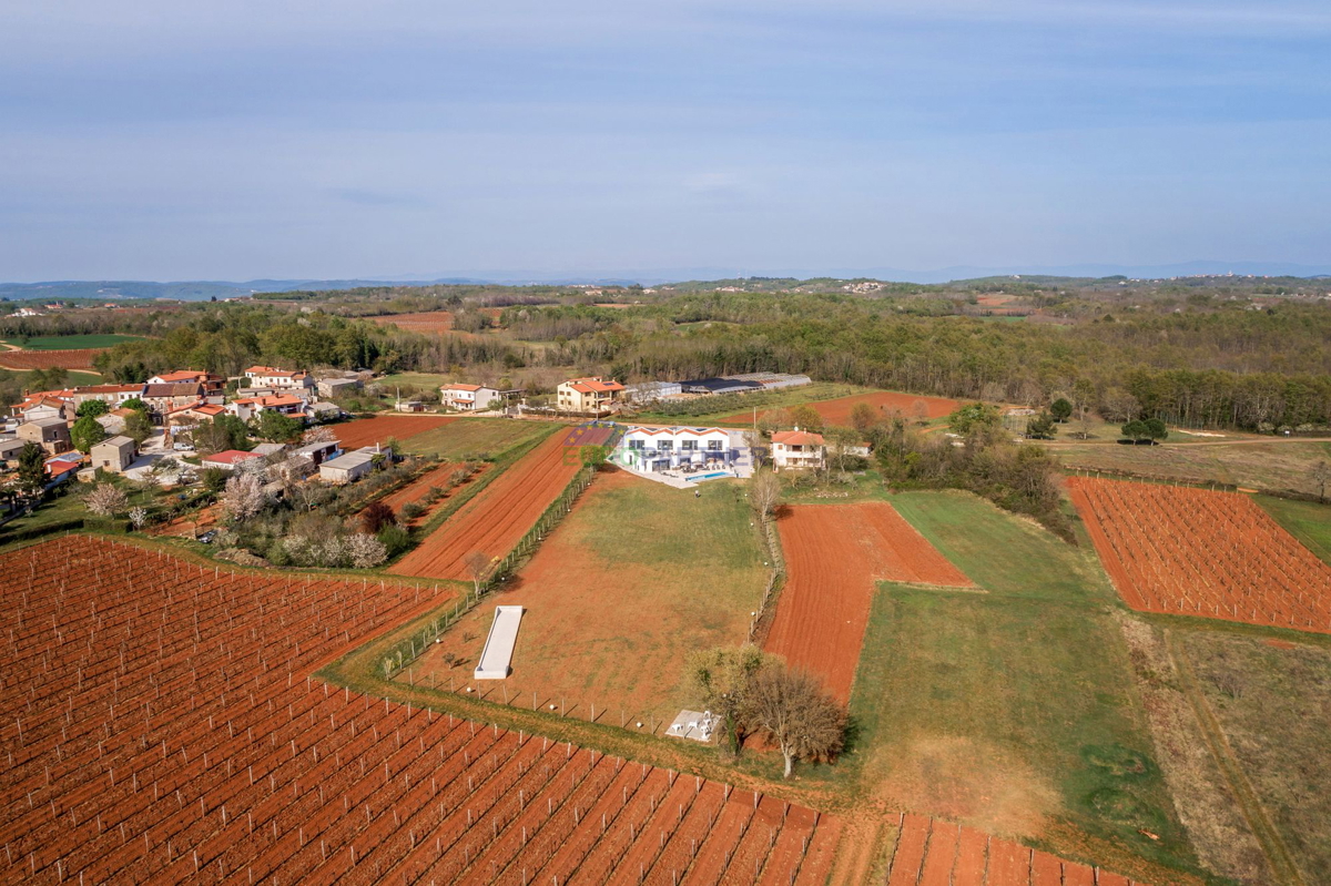 Luksuzna vila s 6000 m2 dvorišča, okolica Poreča