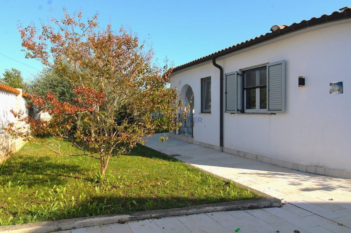 Mediteranska pritlična hiša s bazenom, 7 km od Poreča