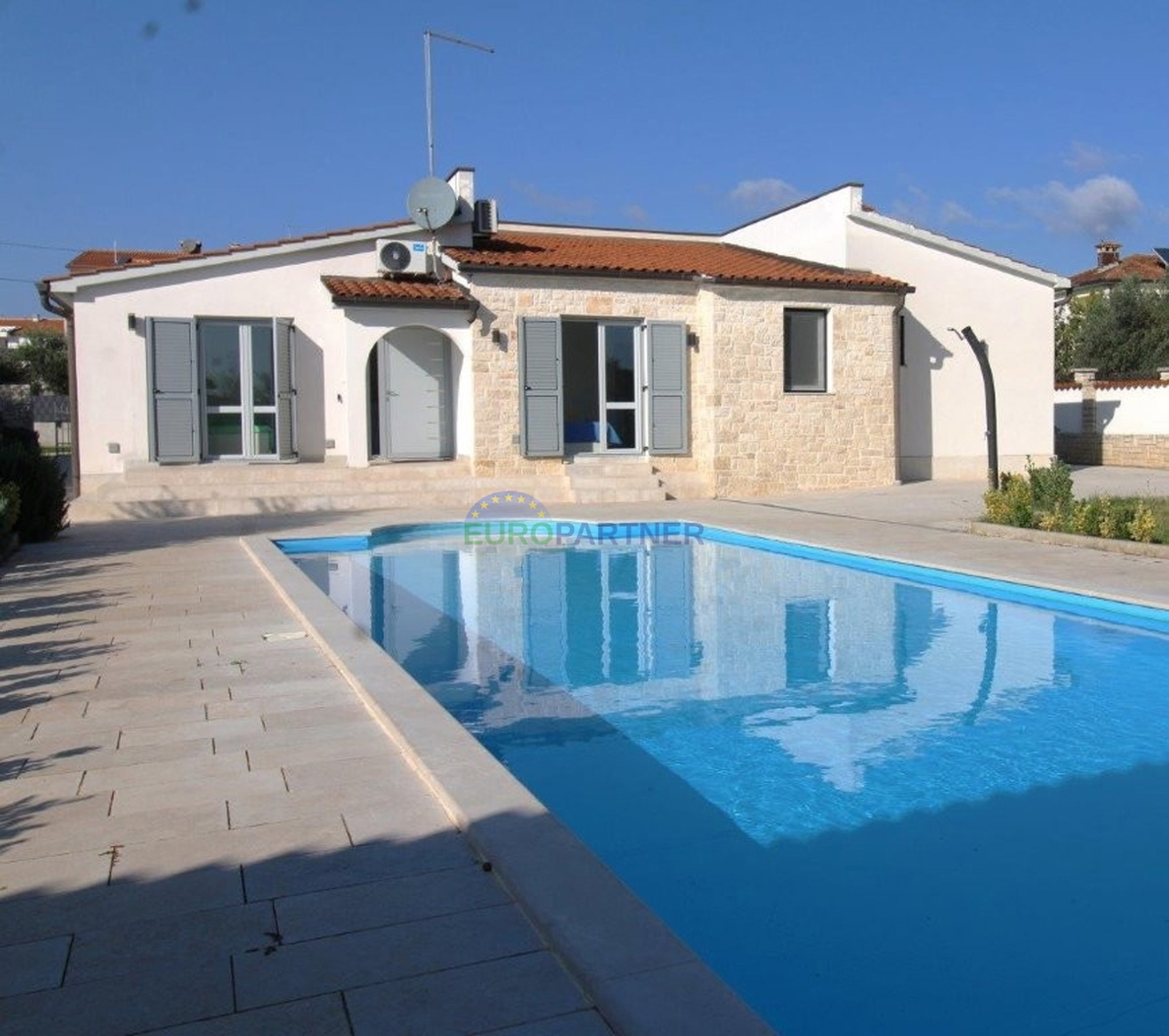 Mediteranska pritlična hiša s bazenom, 7 km od Poreča
