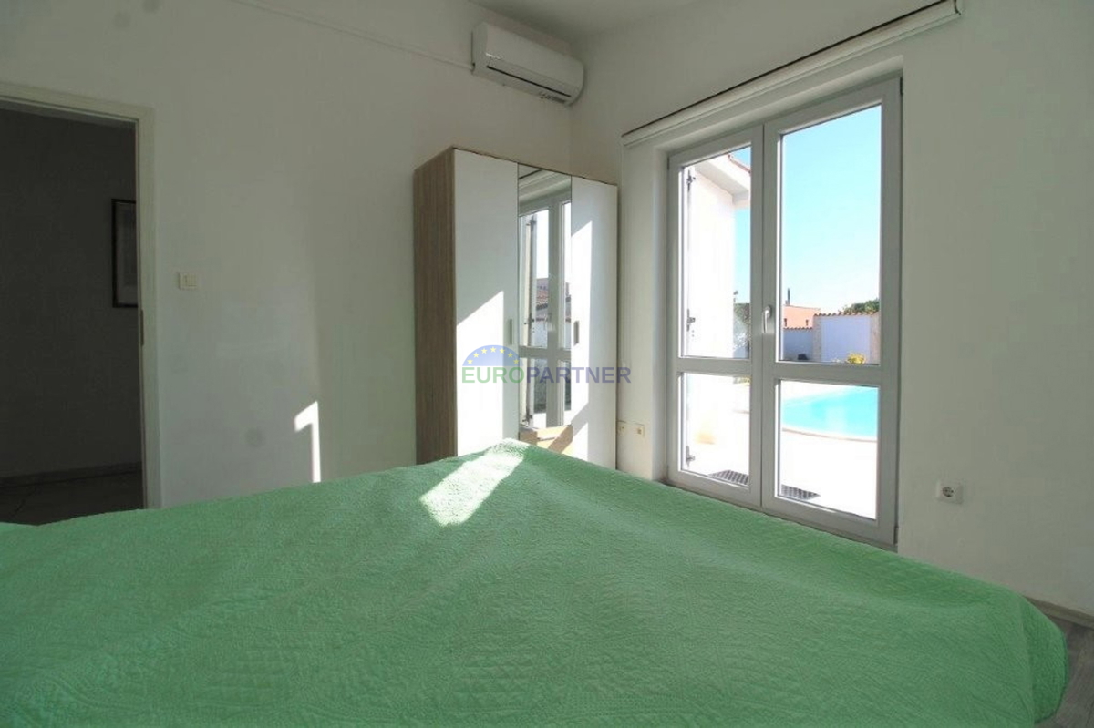 Mediteranska pritlična hiša s bazenom, 7 km od Poreča