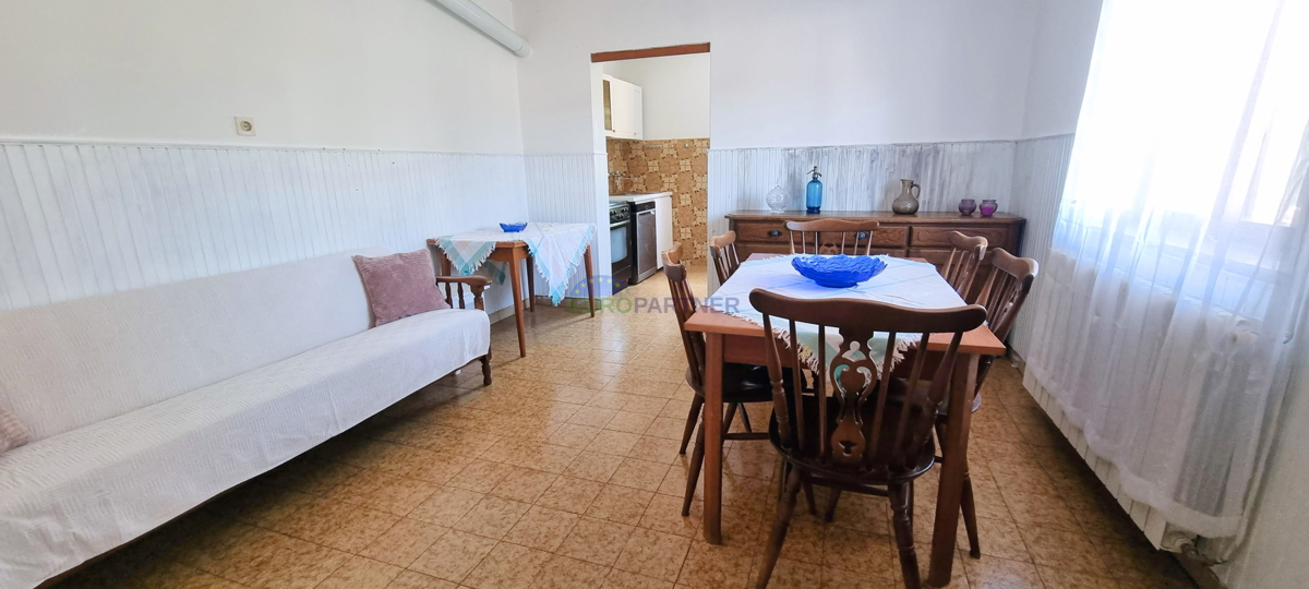 Poreč in okolica, dve hiši z velikim gradbenim zemljiščem za še 3 objekte