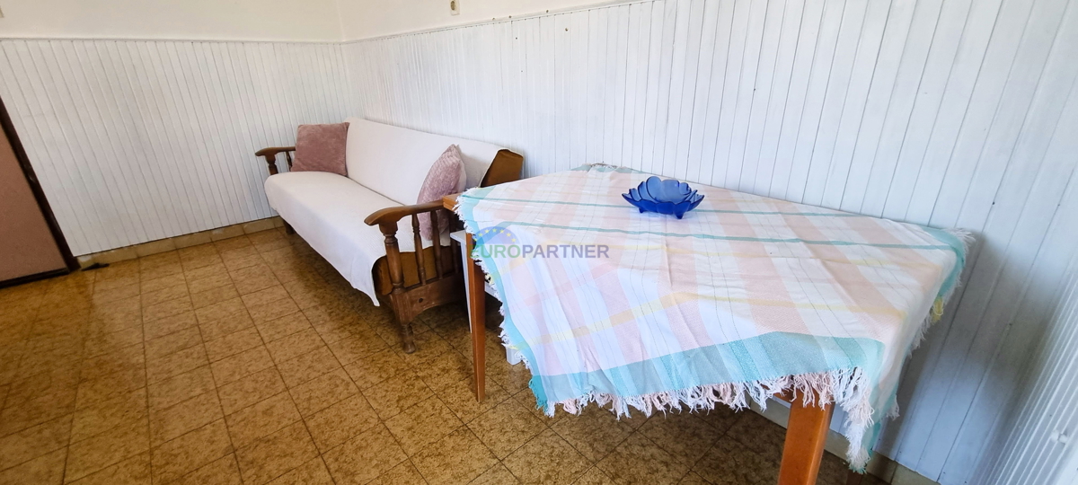 Poreč in okolica, dve hiši z velikim gradbenim zemljiščem za še 3 objekte