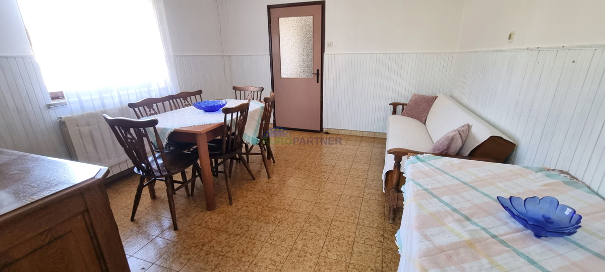 Poreč in okolica, dve hiši z velikim gradbenim zemljiščem za še 3 objekte
