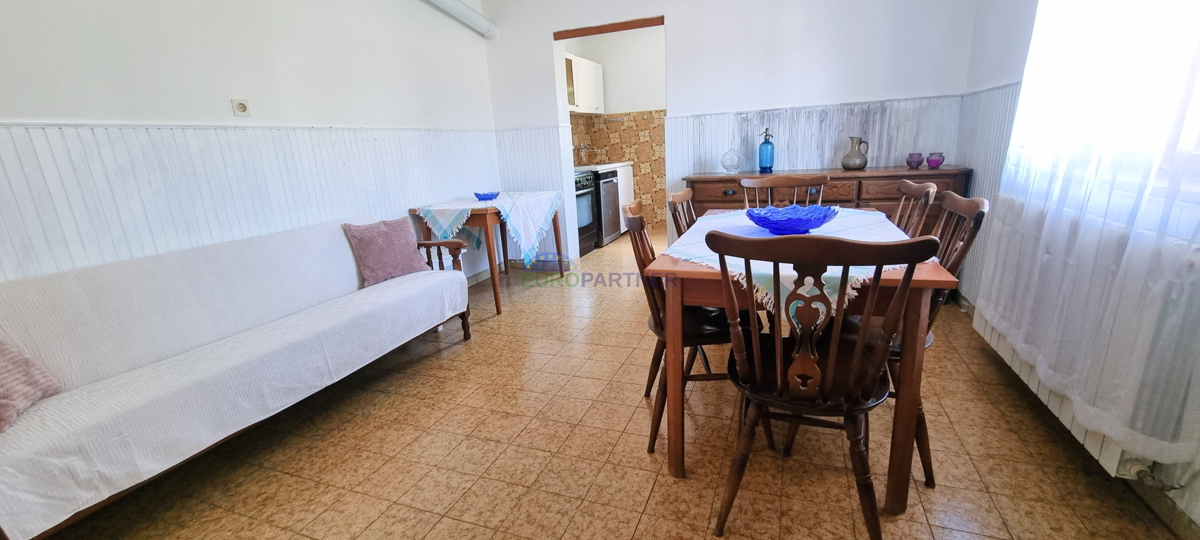 Poreč in okolica, dve hiši z velikim gradbenim zemljiščem za še 3 objekte