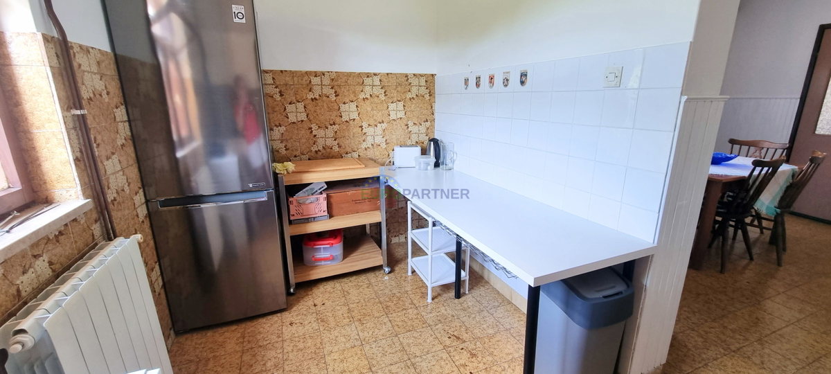 Poreč in okolica, dve hiši z velikim gradbenim zemljiščem za še 3 objekte