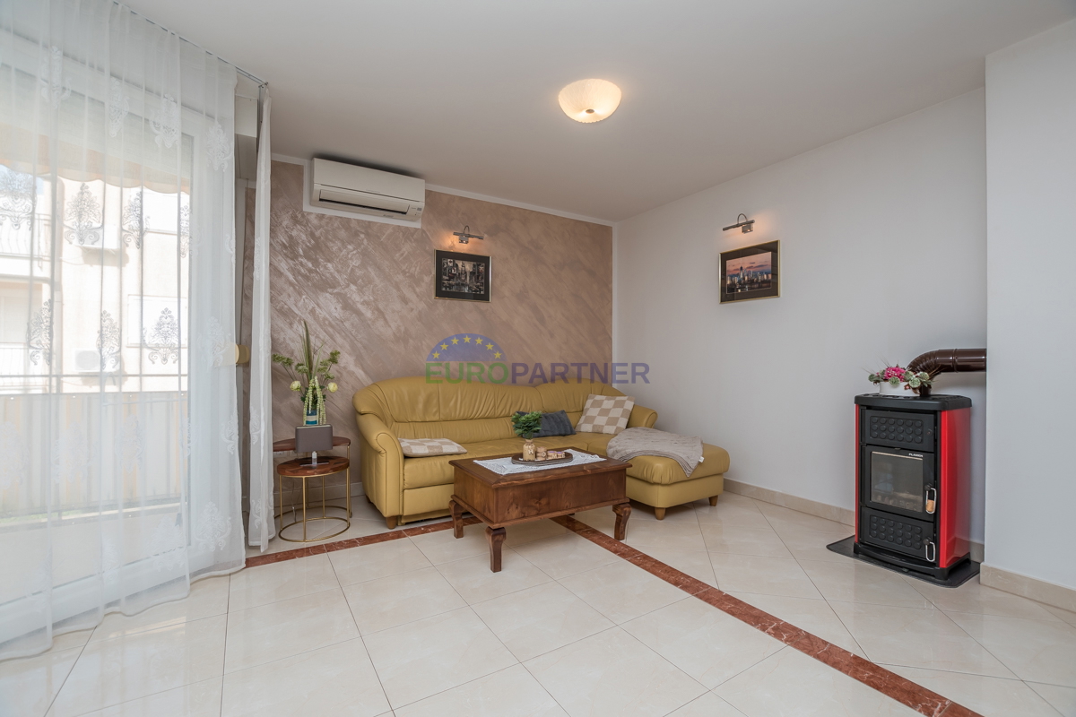 Poreč, stanovanje 90 m2 s pogledom na morje! 700 m do morja