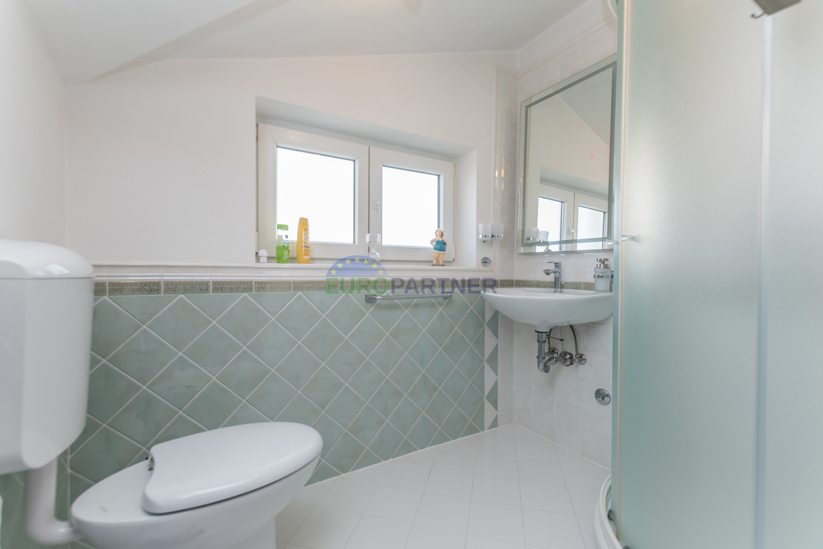 Poreč, stanovanje 90 m2 s pogledom na morje! 700 m do morja