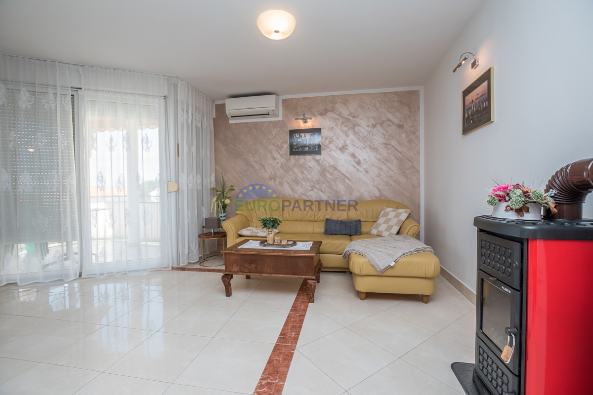 Poreč, stanovanje 90 m2 s pogledom na morje! 700 m do morja