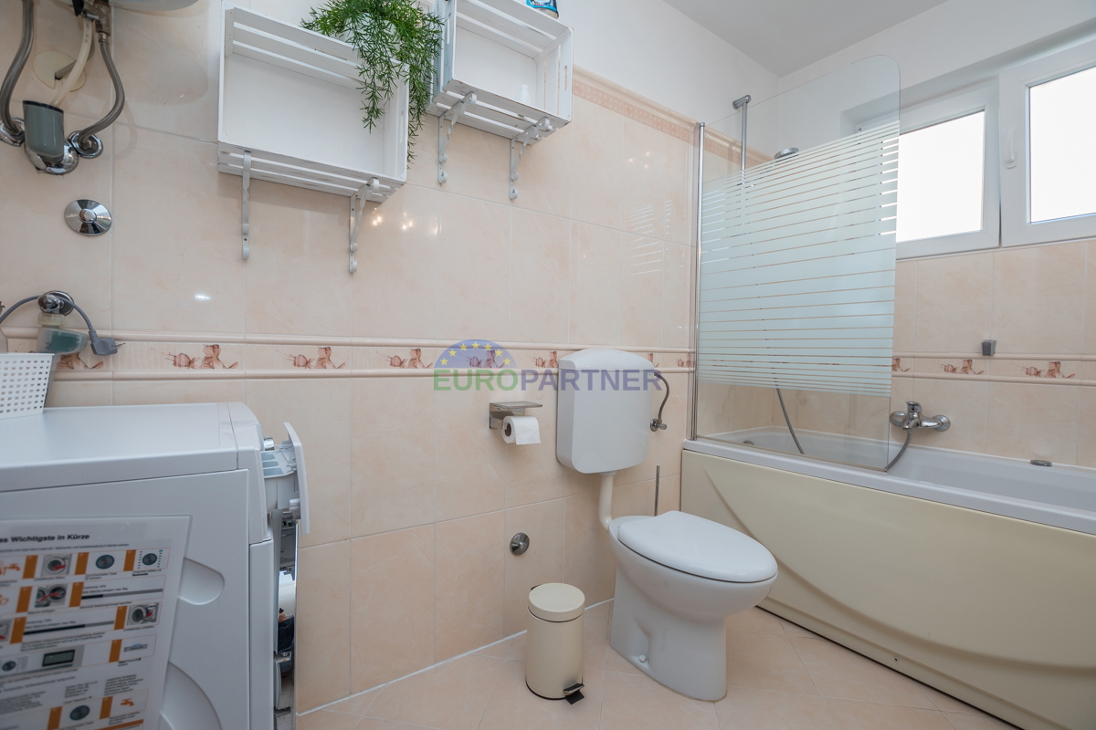 Poreč, stanovanje 90 m2 s pogledom na morje! 700 m do morja