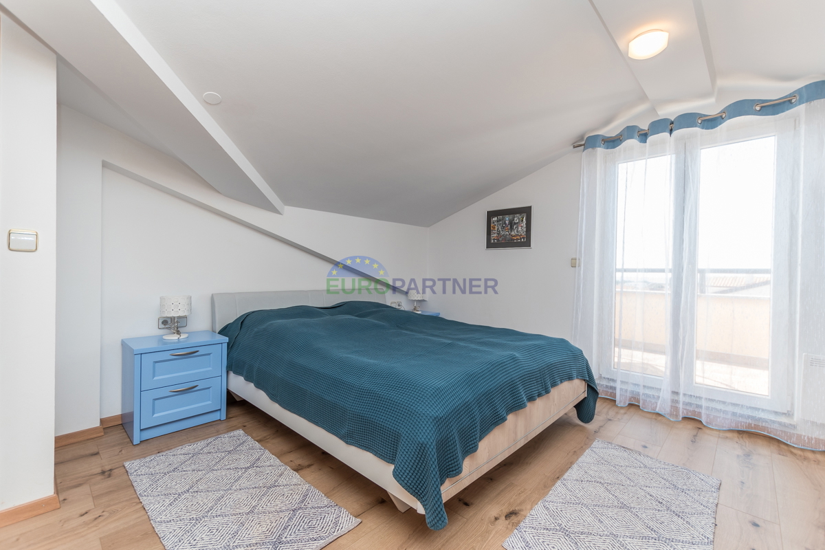 Poreč, stanovanje 90 m2 s pogledom na morje! 700 m do morja