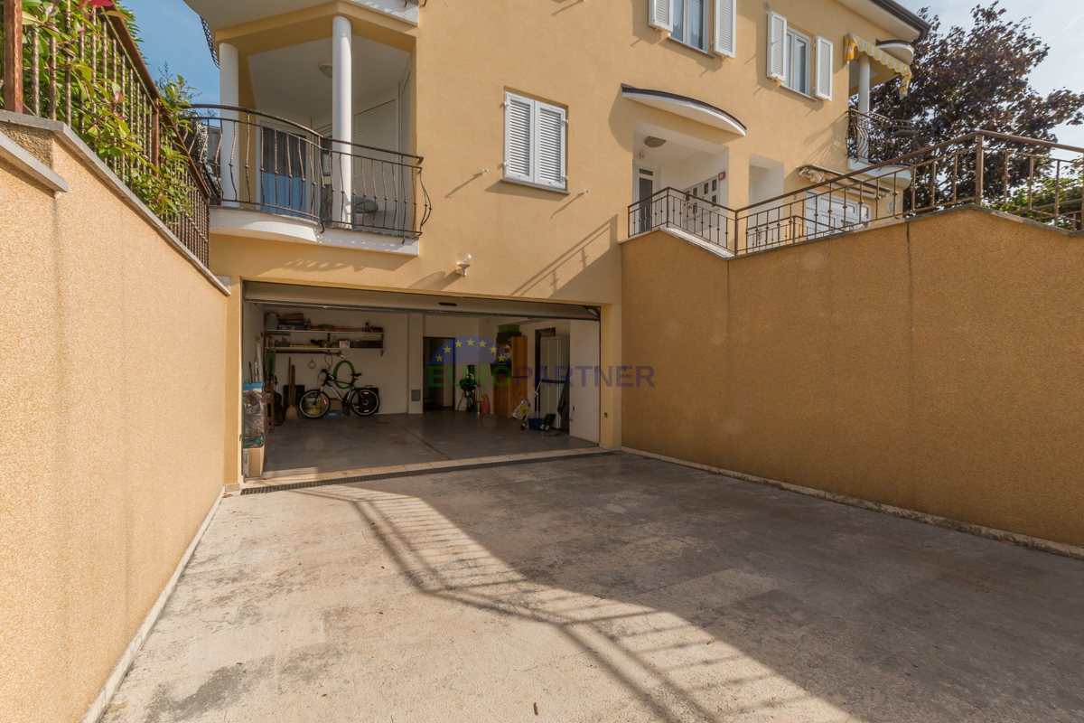 Poreč, stanovanje 90 m2 s pogledom na morje! 700 m do morja