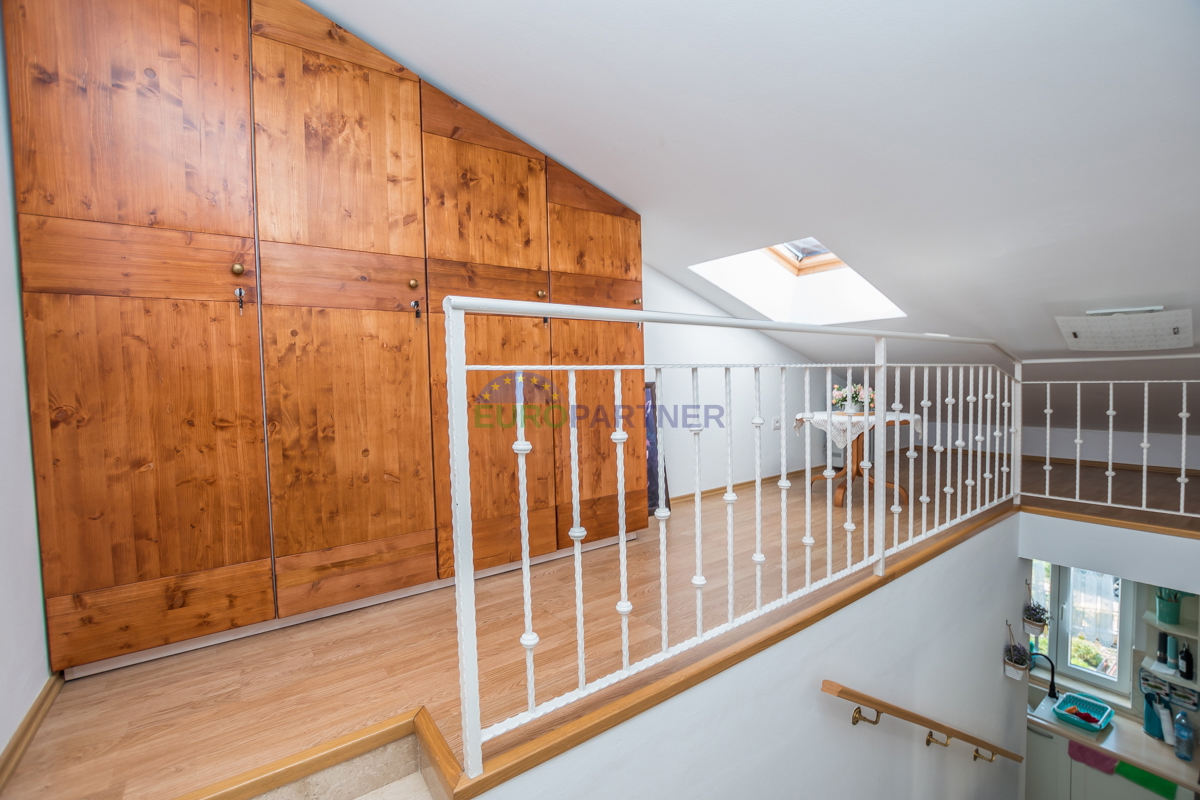 Poreč, stanovanje 90 m2 s pogledom na morje! 700 m do morja