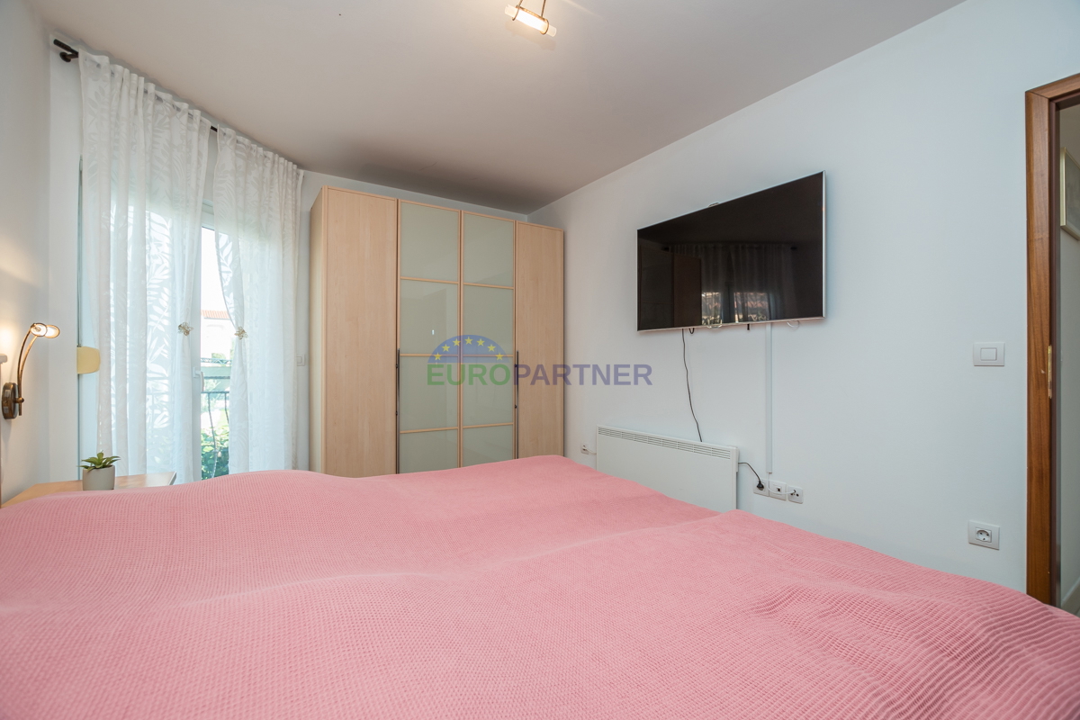 Poreč, stanovanje 90 m2 s pogledom na morje! 700 m do morja