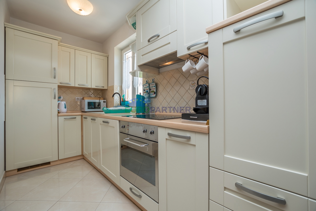 Poreč, stanovanje 90 m2 s pogledom na morje! 700 m do morja