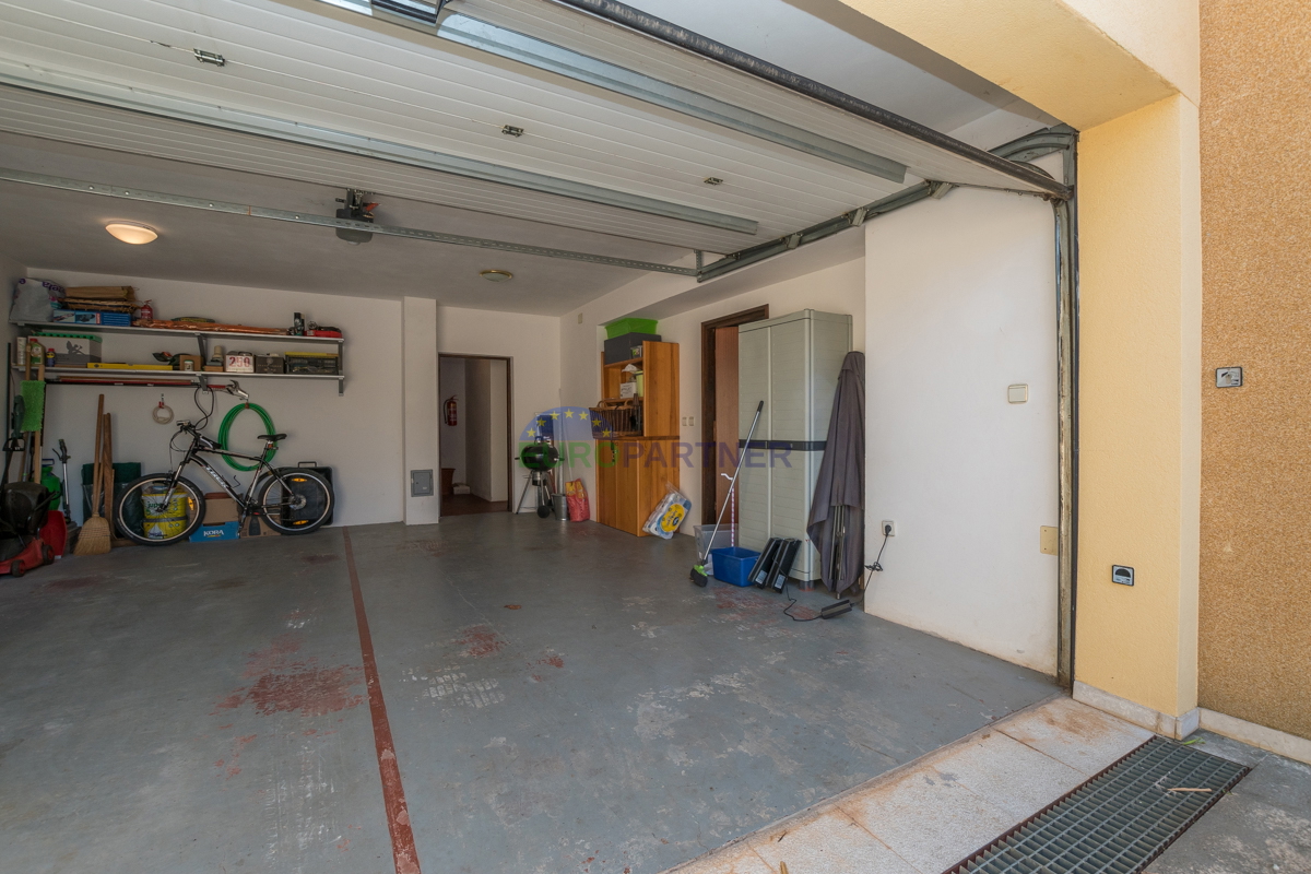 Poreč, stanovanje 90 m2 s pogledom na morje! 700 m do morja