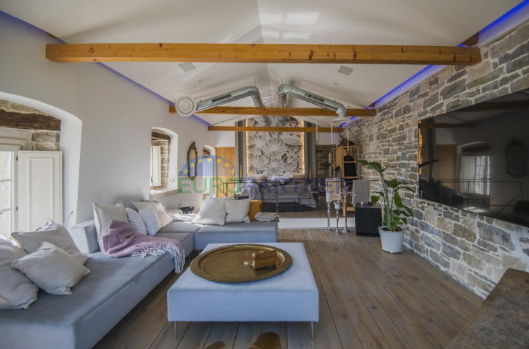 Istra, ekskluzivno posestvo v srcu Grožnjana – popolna zasebnost in edinstvena lega